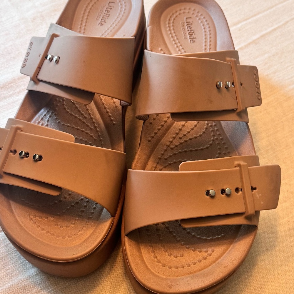 CROCS Size 9 "Latte"  Brooklyn Buckle Low Wedge Like New
